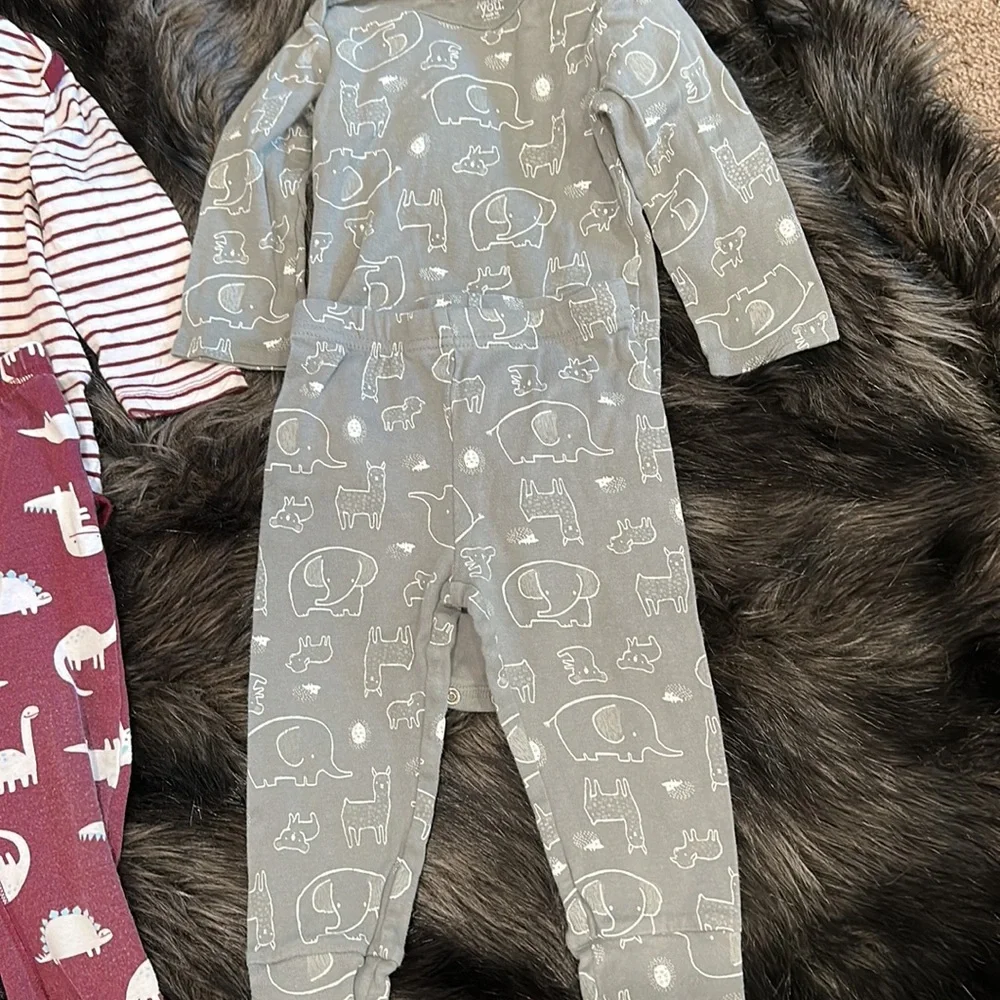 Bundle 2 Carter’s outfits